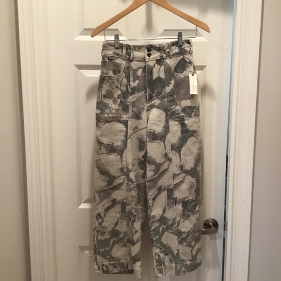 Pilcro Black and Cream Cropped Pants - Picture 2 of 4